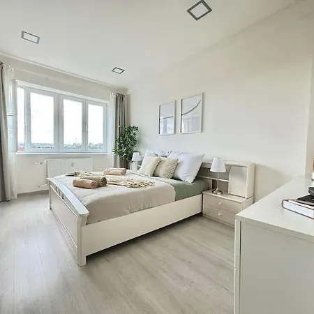 Apartament Spacious Apt Near Castle *