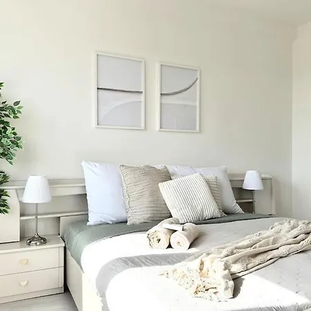 Διαμέρισμα Spacious Apt Near Castle Πράγα